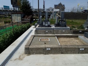 岐阜市柳津町外大門墓地で、デザイン墓石建立工事開始