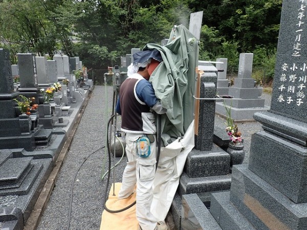 現地・墓所でのお墓の文字彫り