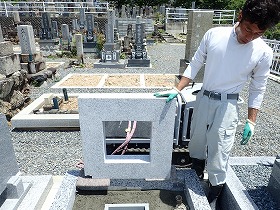 一枚石の御影石納骨室