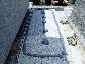墓誌も地震対策施工