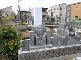 二段型墓石建立