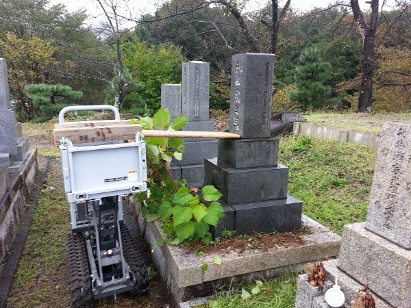 小型運搬車を使って回収