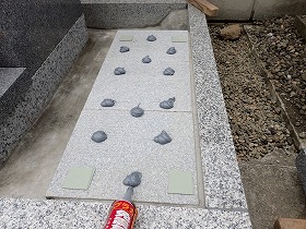 墓誌も耐震施工