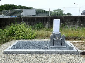 純国産墓石唐原石のお墓建立