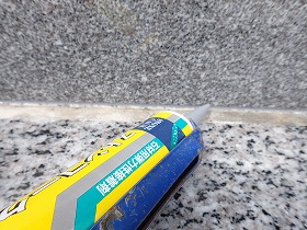 目地も耐震接着剤