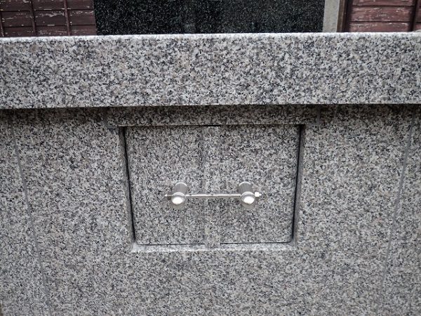 観音開きの納骨扉