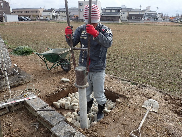 コンクリート杭の打ち込み