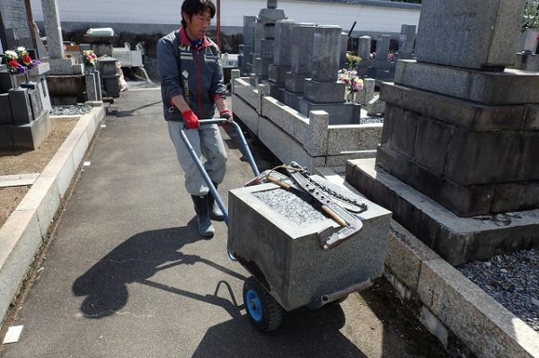 2輪車に乗せて運びます