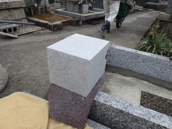 墓誌の補強石