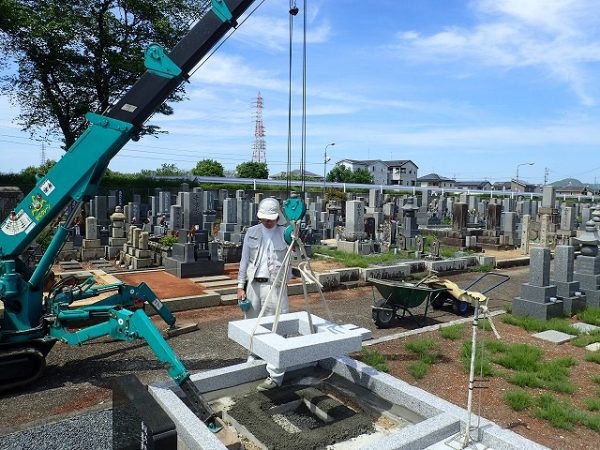 一枚石の御影石納骨室も一緒に施工