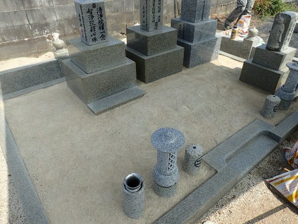 墓所全体の表層を削り取りました