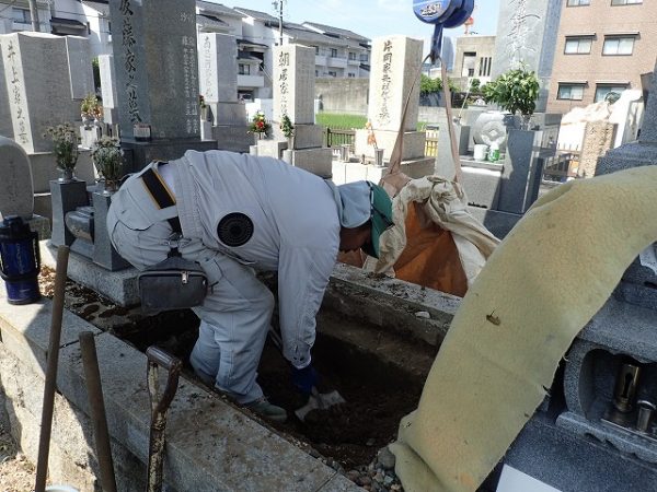 土を回収します