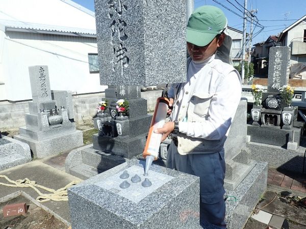 免震シリコン＋免震接着剤施工で地震対策施工