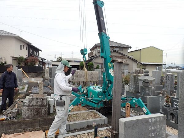 小型クレーンをで丁寧に回収します