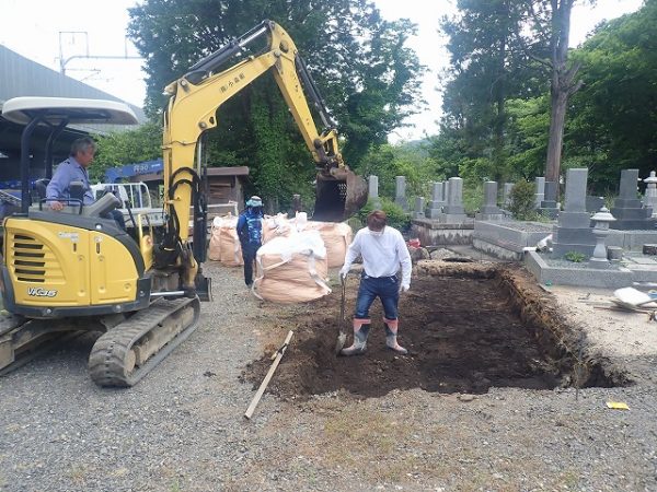 トン袋に入れて土を回収