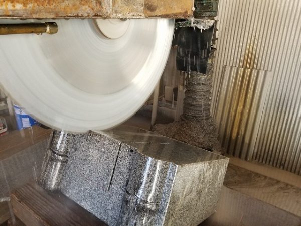 納骨穴を作ります