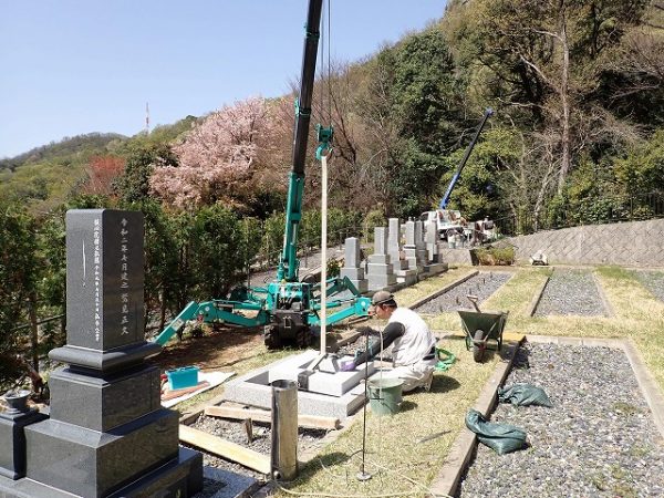 一枚石の御影石納骨室工事