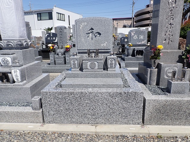 純国産大島石のデザイン墓石建立