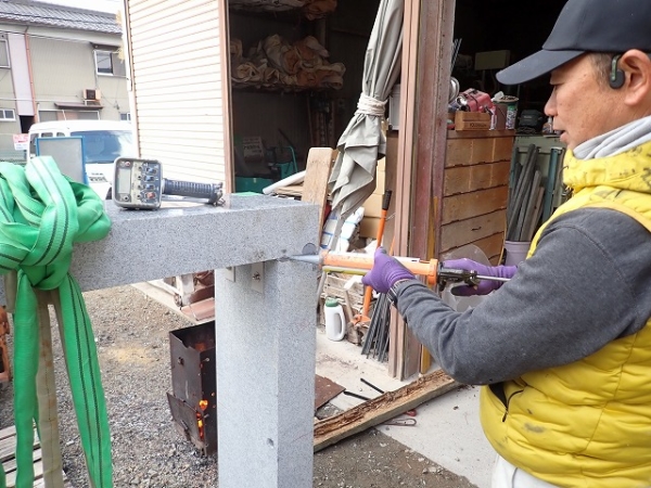 底面にも接着剤を入れて接着面を封印