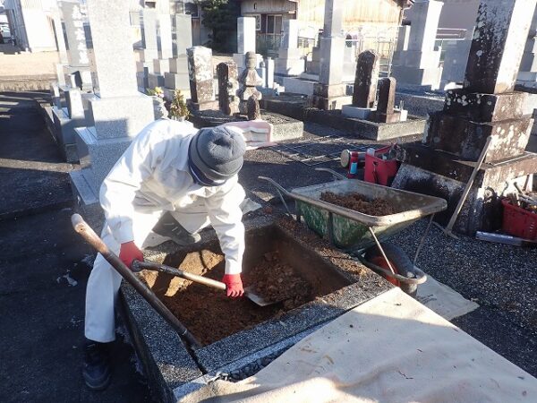 中の土を全部回収