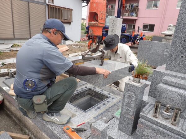 免震シリコン＋免震接着剤施工で地震対策施工