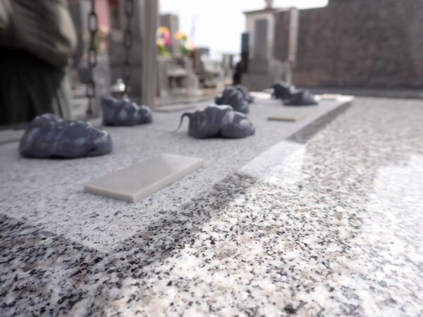 免震シリコン＋免震接着剤施工で地震対策施工