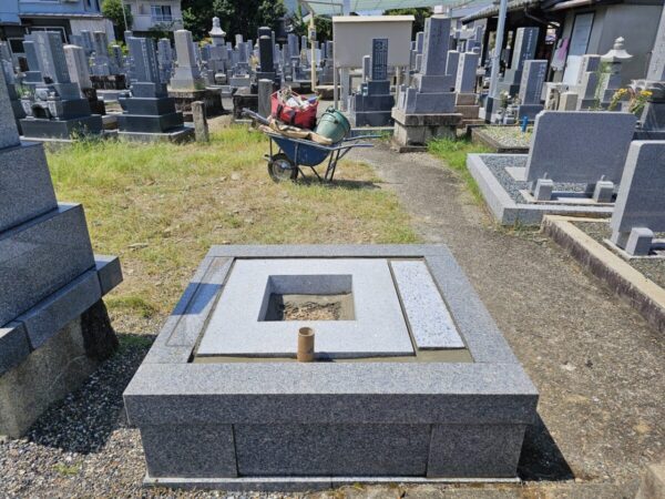 一枚石の御影石納骨室工事