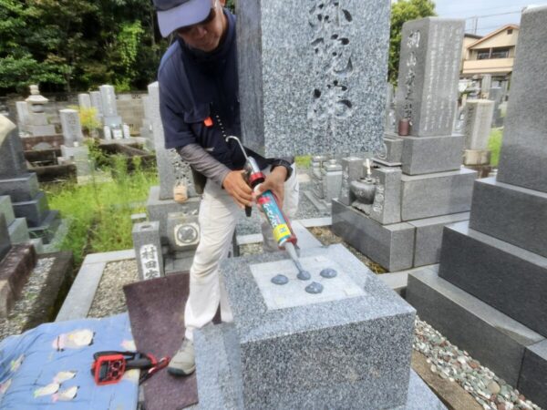 免震シリコン＋免震接着剤施工で地震対策施工
