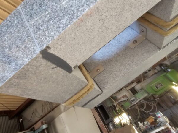 底面にも接着剤