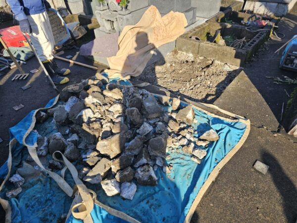 コンクリートを割りました