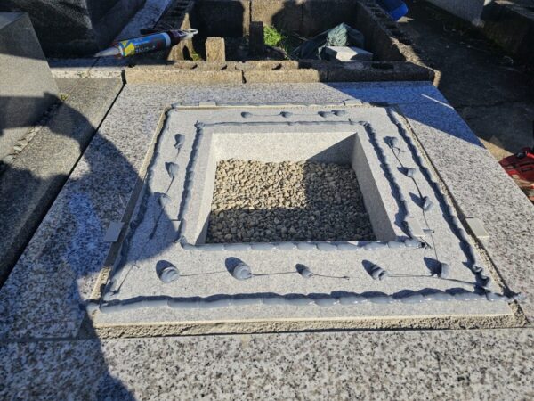 免震シリコン+免震接着剤施工で地震対策施工