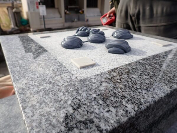 免震シリコン+免震接着剤施工で地震対策施工