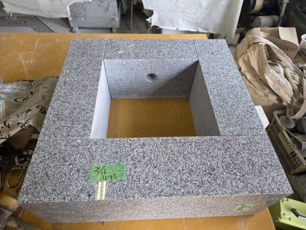 四ツ石を事前に接着