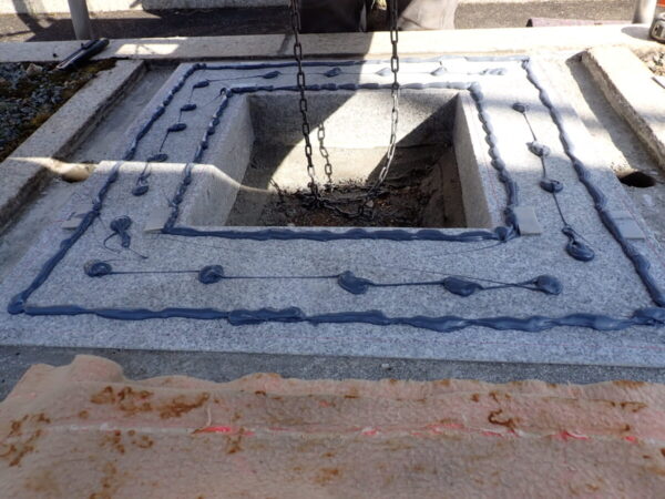 免震シリコン＋免震接着剤施工で地震対策施工