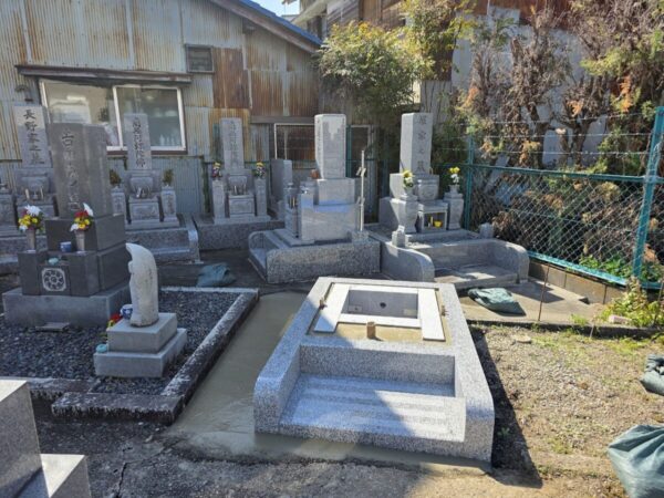 外柵基礎石と御影石納骨室工事