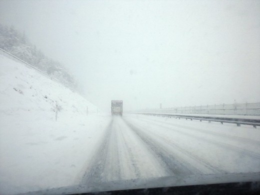 高速も雪