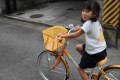 自転車に乗る長女