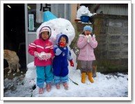 雪だるまを作った子供達