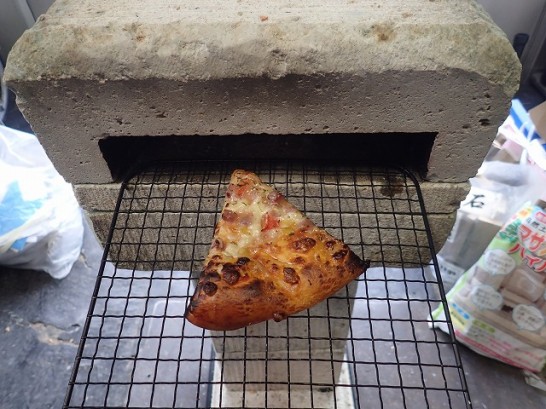 焼き上がったピザ