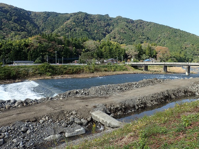 水が多い芝川